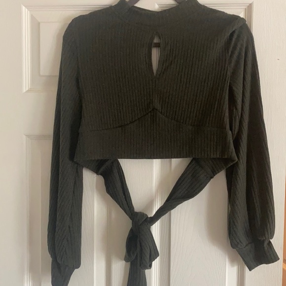 Tie back cropped puff sleeve sweater, with keyhole - Picture 1 of 3